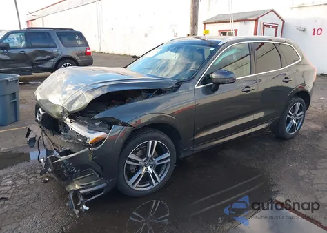 2021 Volvo Xc60 T5 Momentum z USA, uszkodzony, nr VIN YV4102RK6M1828975